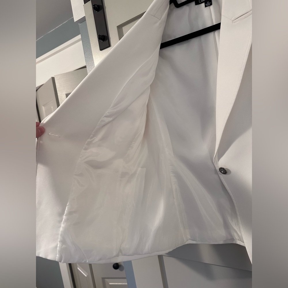 Chadwick’s White Angular Front Hemline Blazer - image 6
